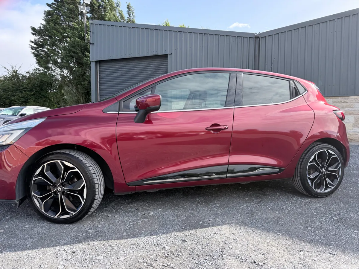 Renault Clio Hatchback, Petrol, 2017, Red
