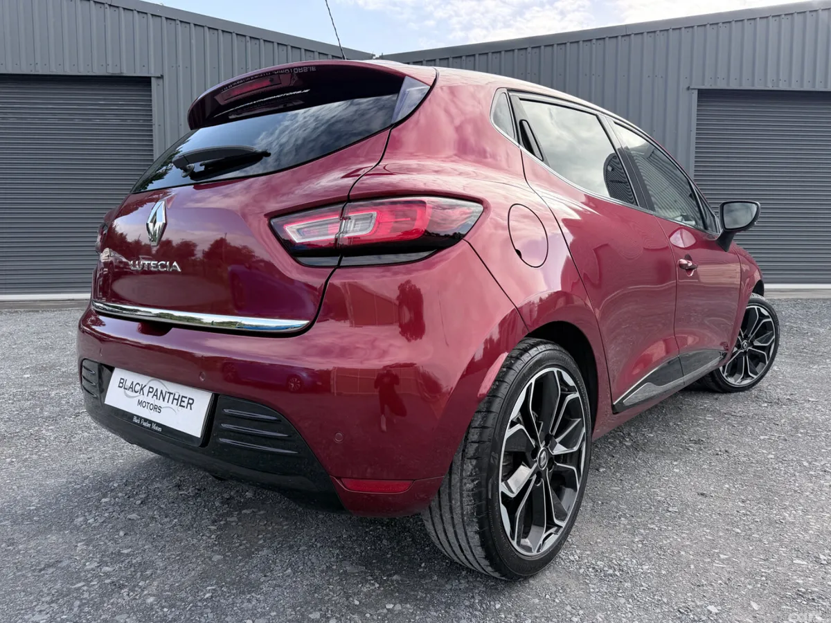 Renault Clio Hatchback, Petrol, 2017, Red