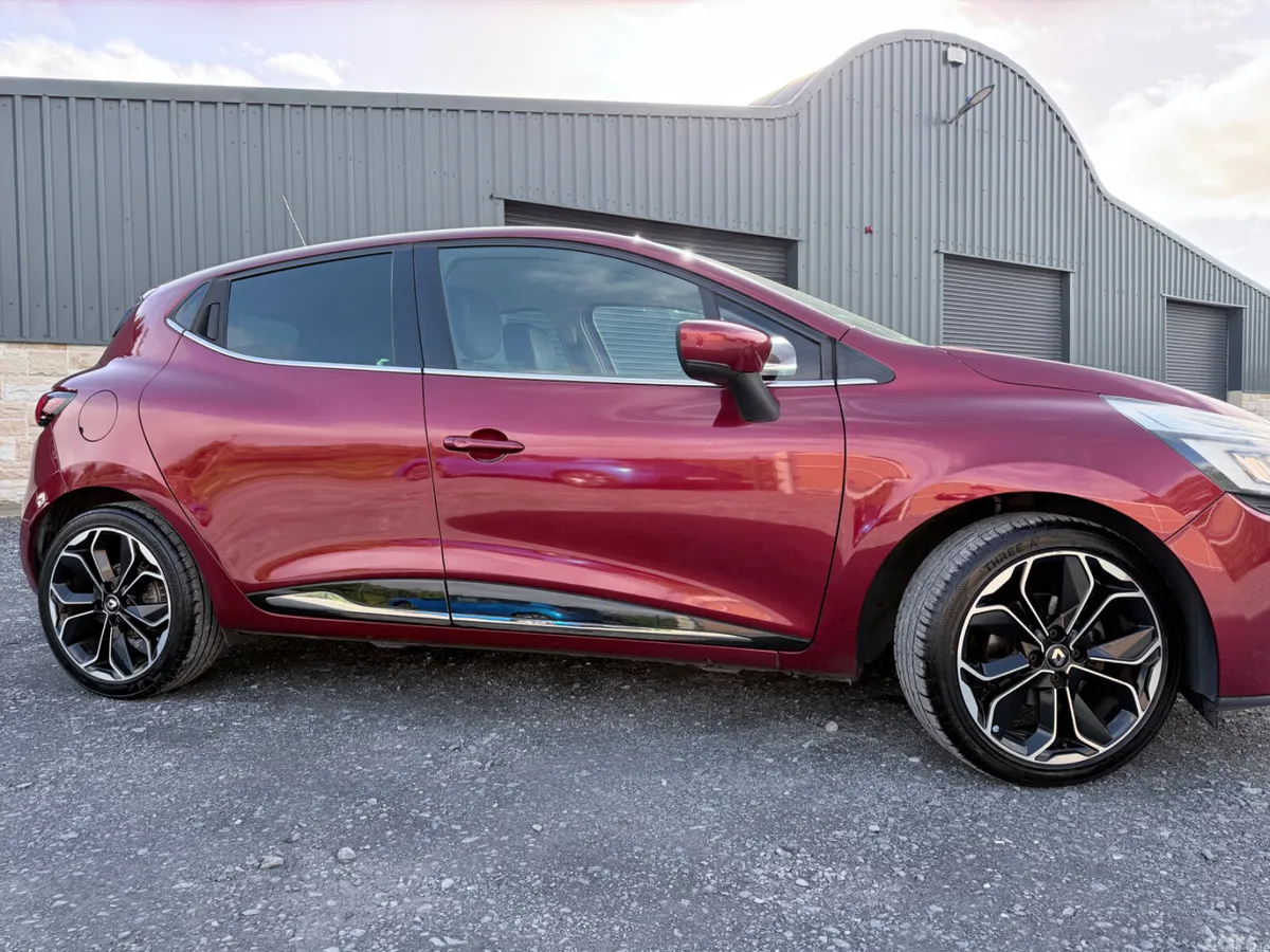 Renault Clio Hatchback, Petrol, 2017, Red