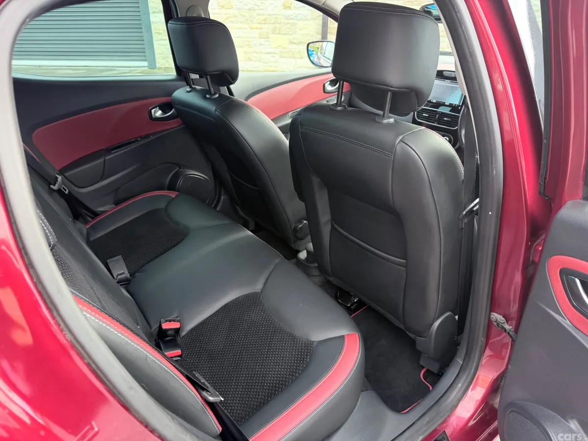 Renault Clio Hatchback, Petrol, 2017, Red
