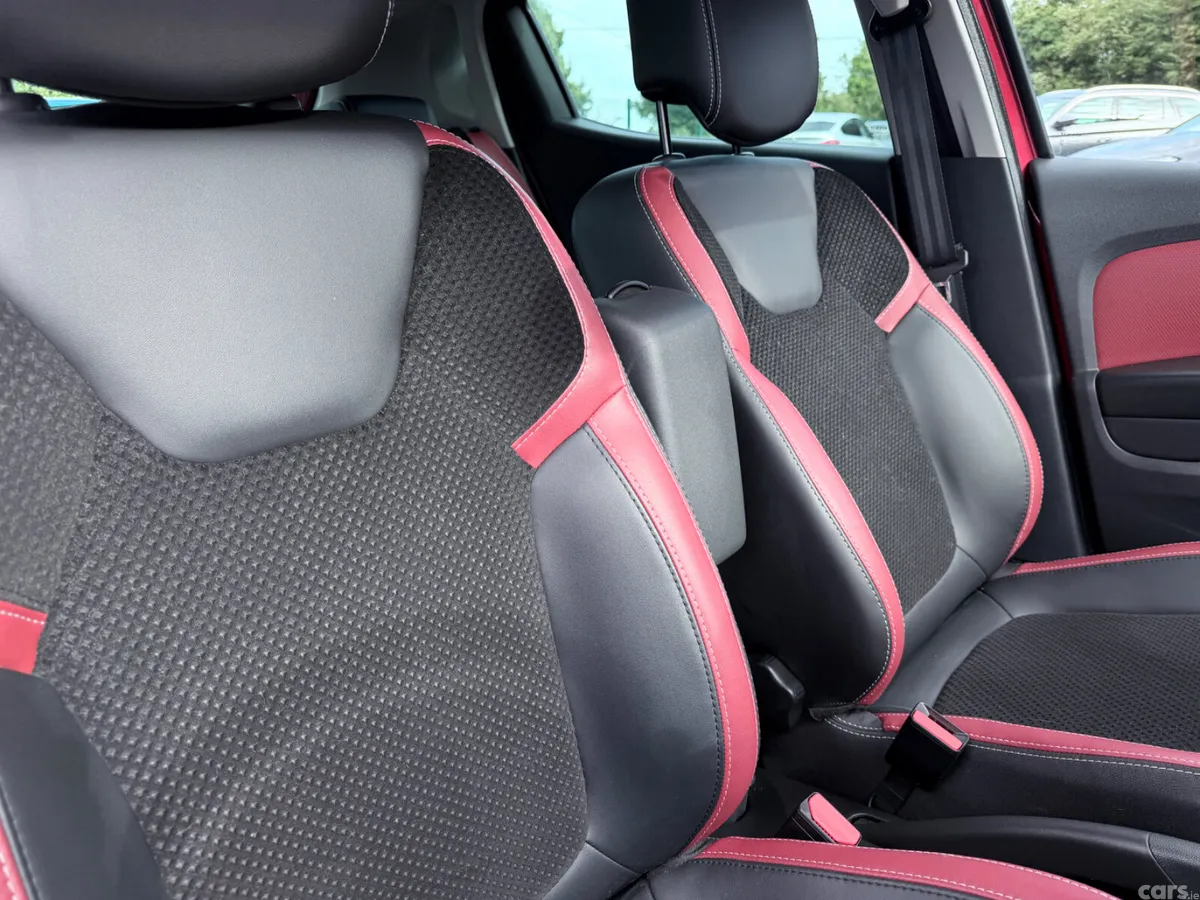 Renault Clio Hatchback, Petrol, 2017, Red