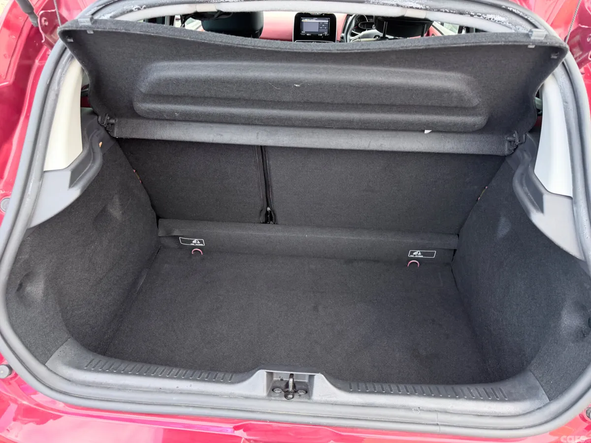 Renault Clio Hatchback, Petrol, 2017, Red