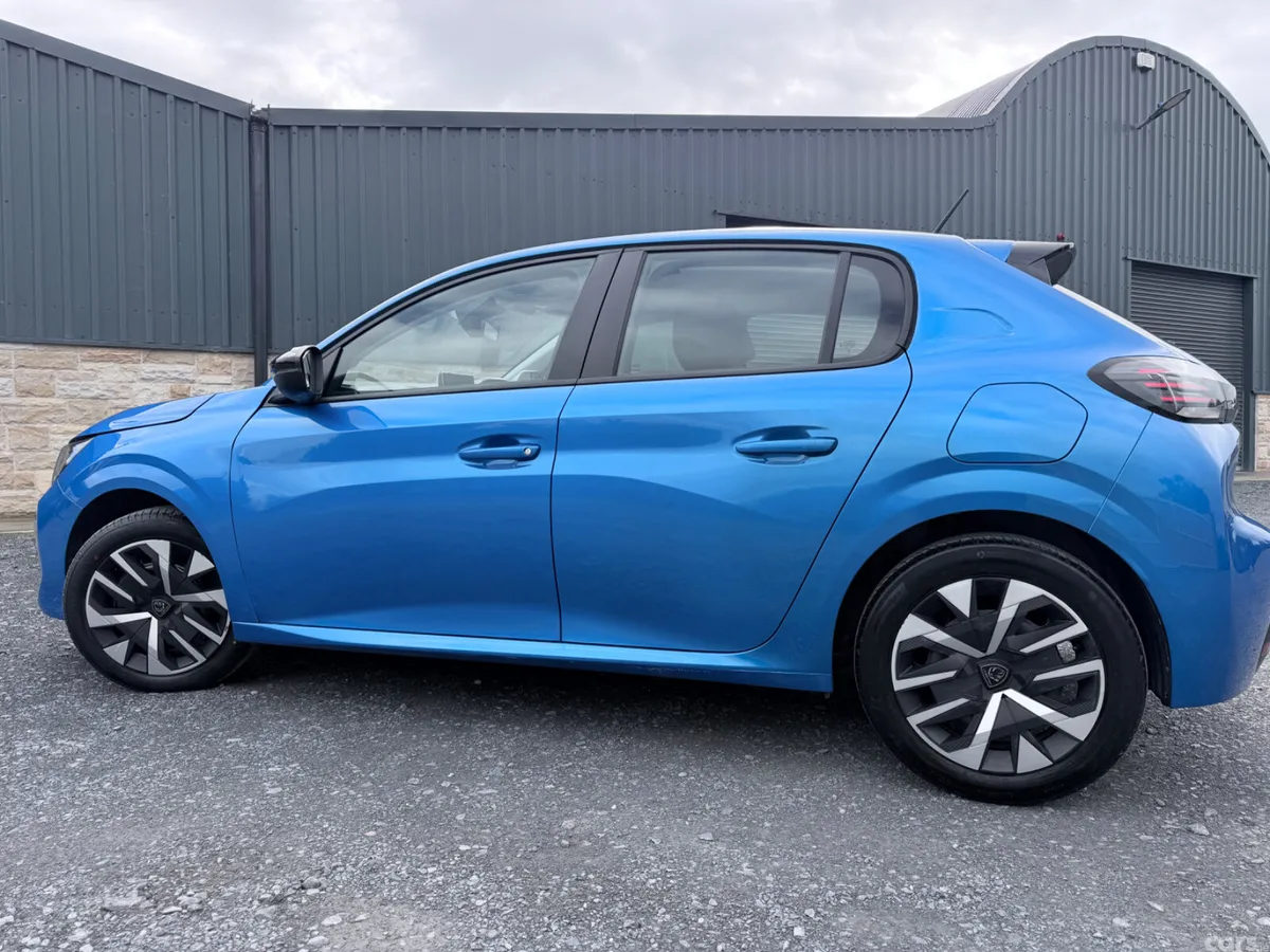 Peugeot 208 Hatchback, Petrol, 2024, Blue