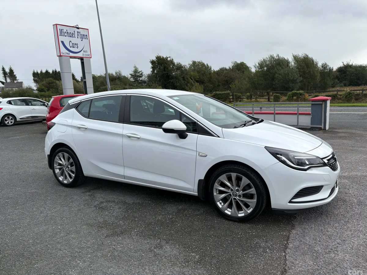 Opel Astra Hatchback, Petrol, 2016, White