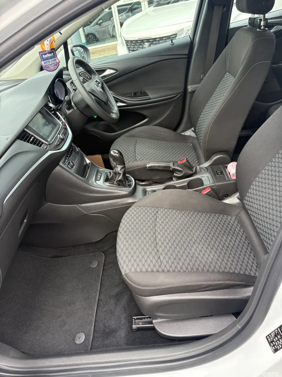 Opel Astra Hatchback, Petrol, 2016, White