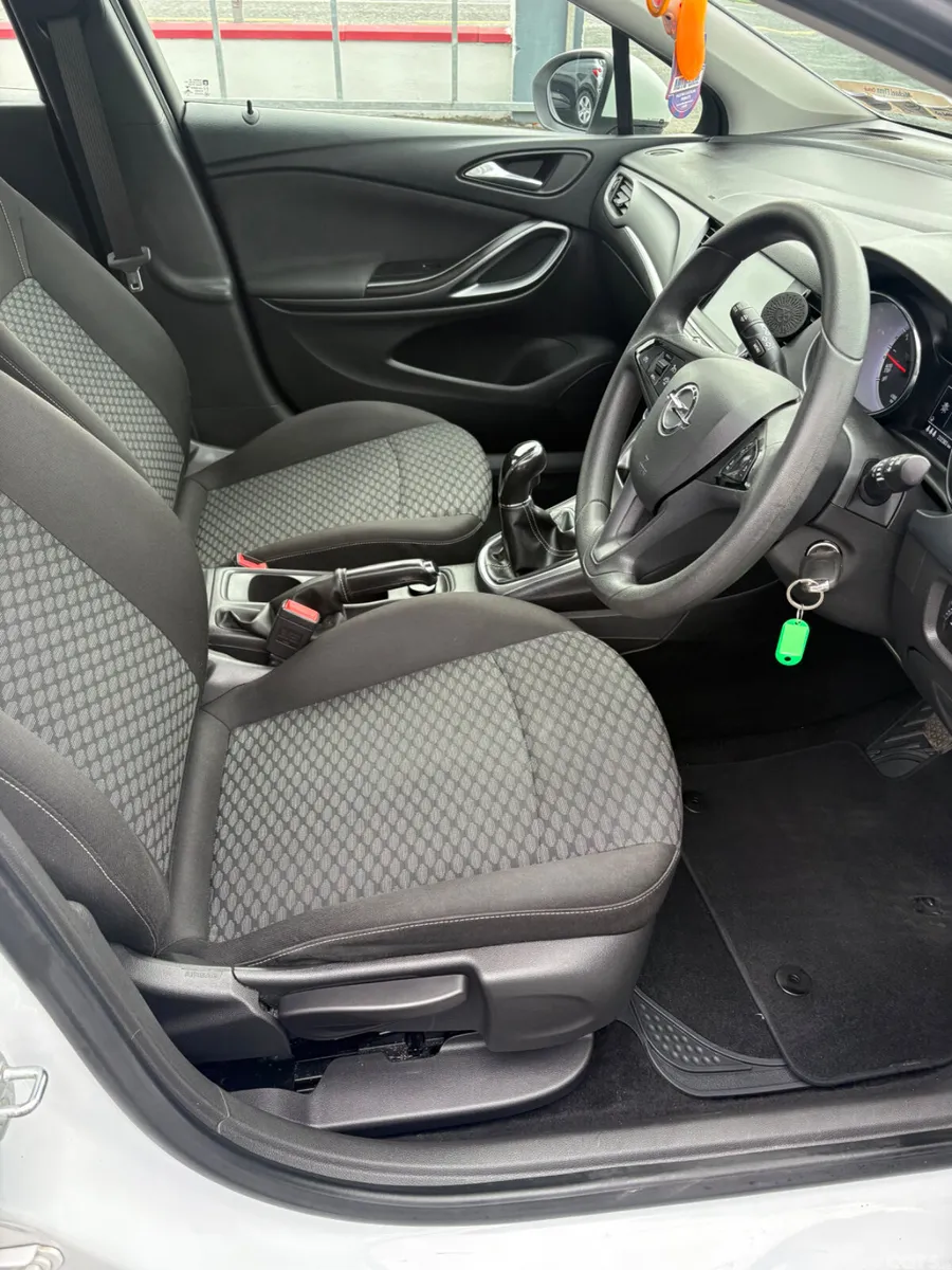 Opel Astra Hatchback, Petrol, 2016, White