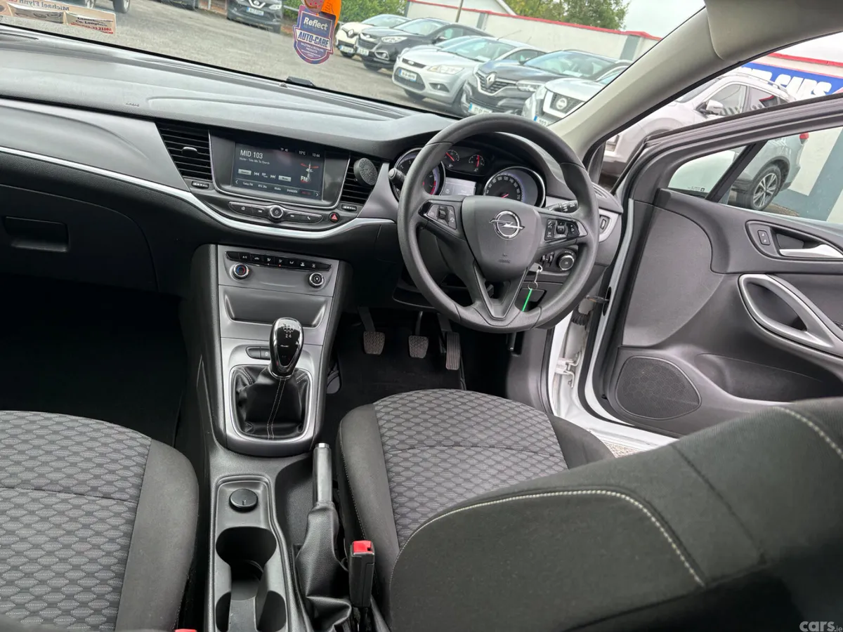 Opel Astra Hatchback, Petrol, 2016, White
