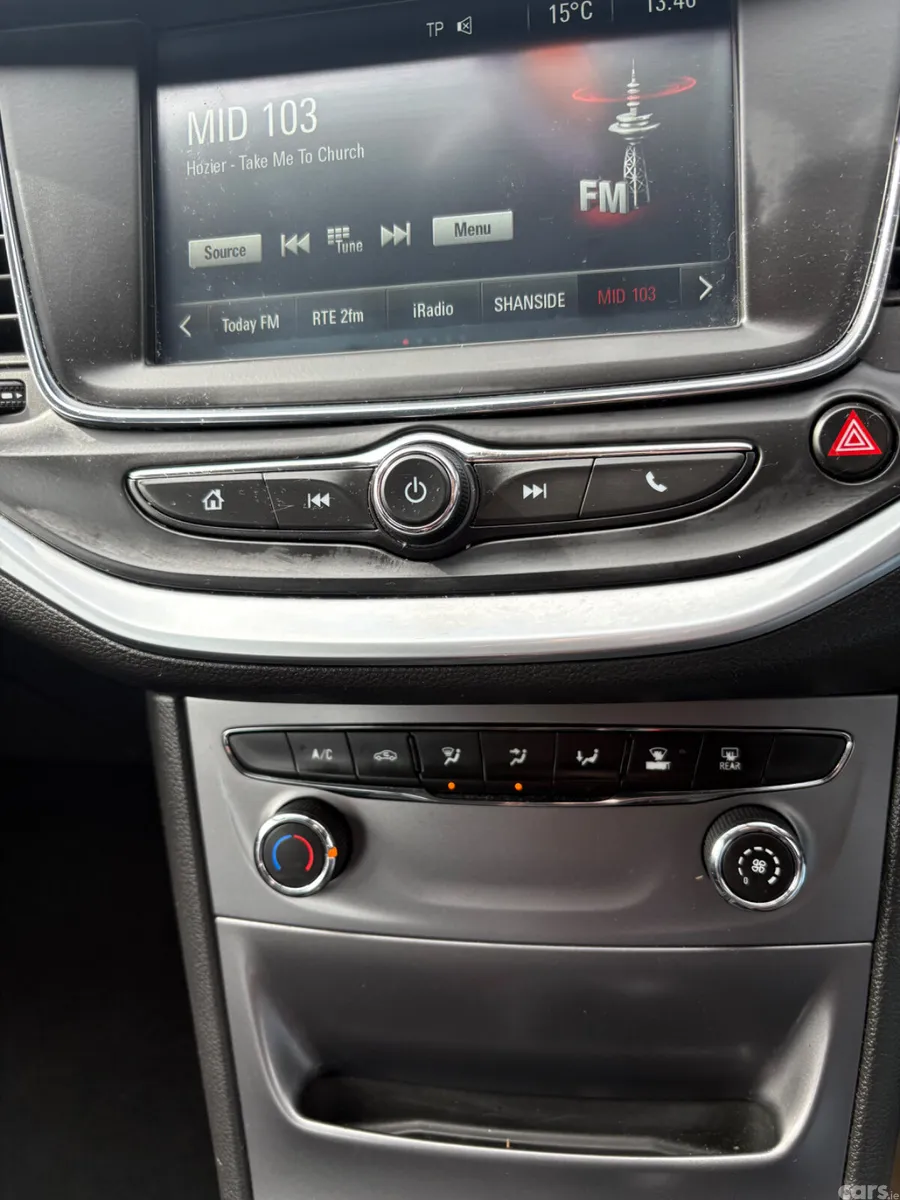 Opel Astra Hatchback, Petrol, 2016, White