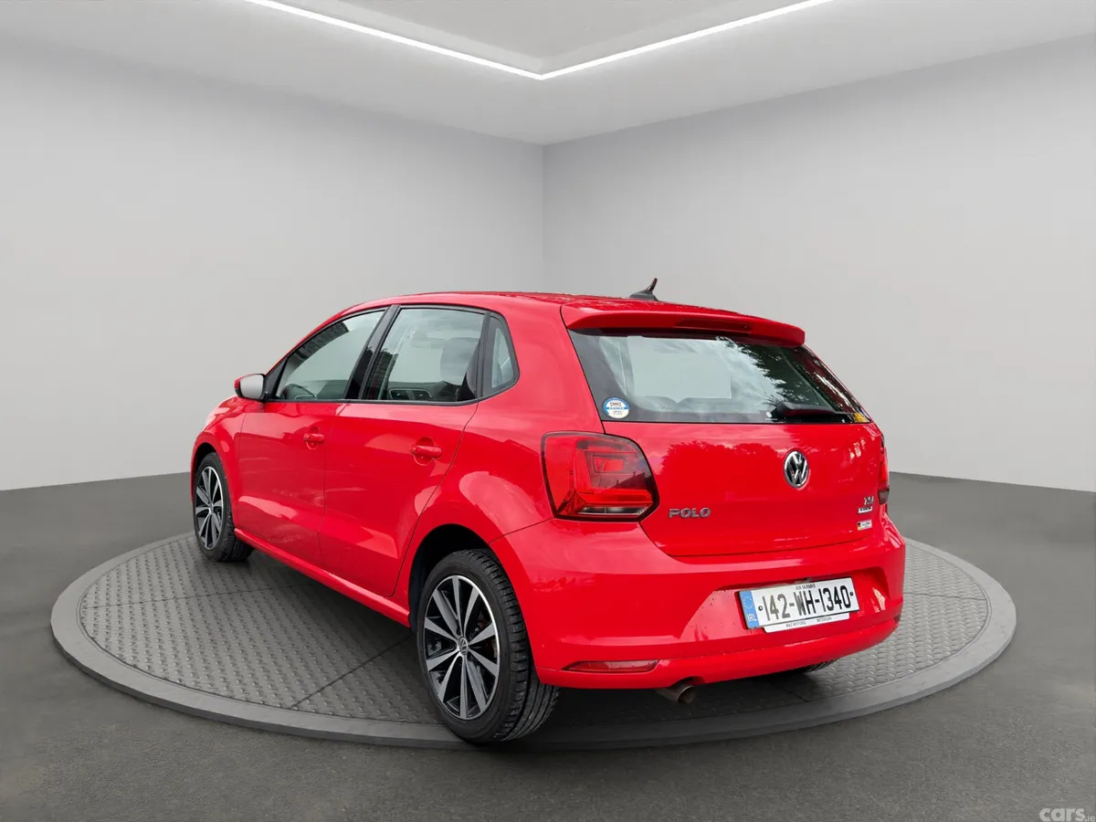 Volkswagen Polo Hatchback, Petrol, 2014, Red