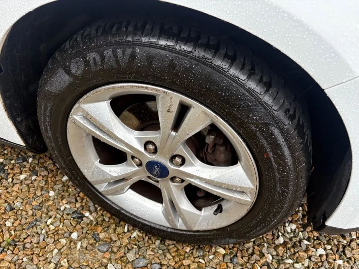 Ford Focus Hatchback, Petrol, 2015, White