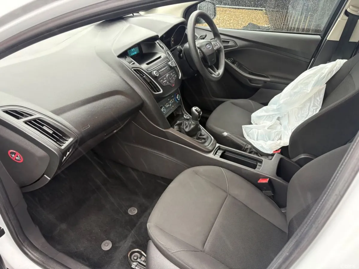 Ford Focus Hatchback, Petrol, 2015, White
