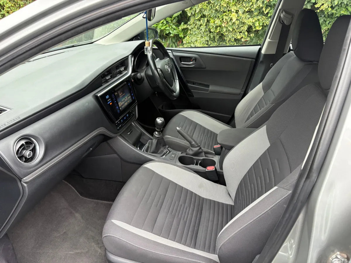 Toyota Auris Hatchback, Diesel, 2018, Grey