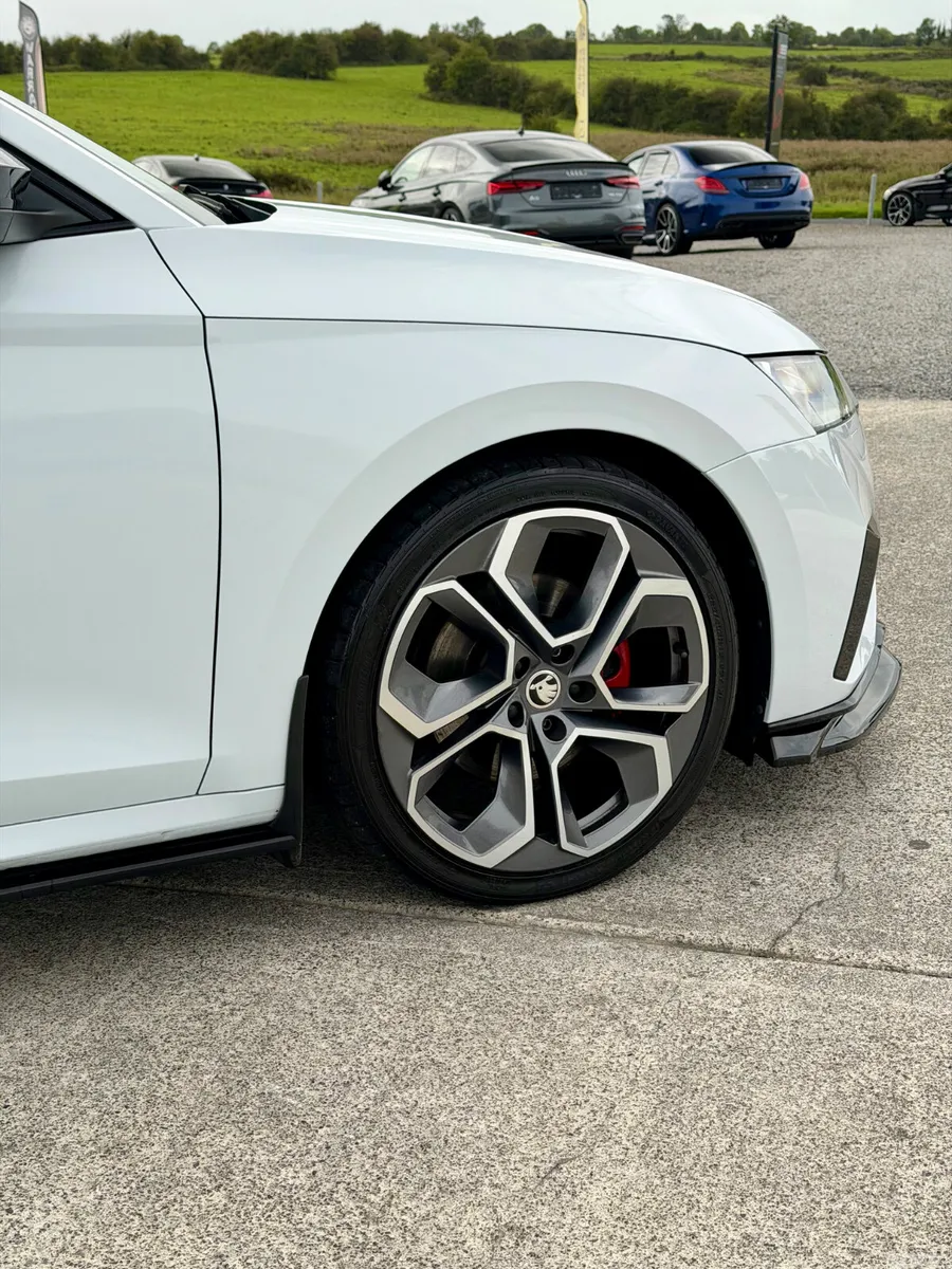Skoda Octavia Saloon, Diesel, 2022, White