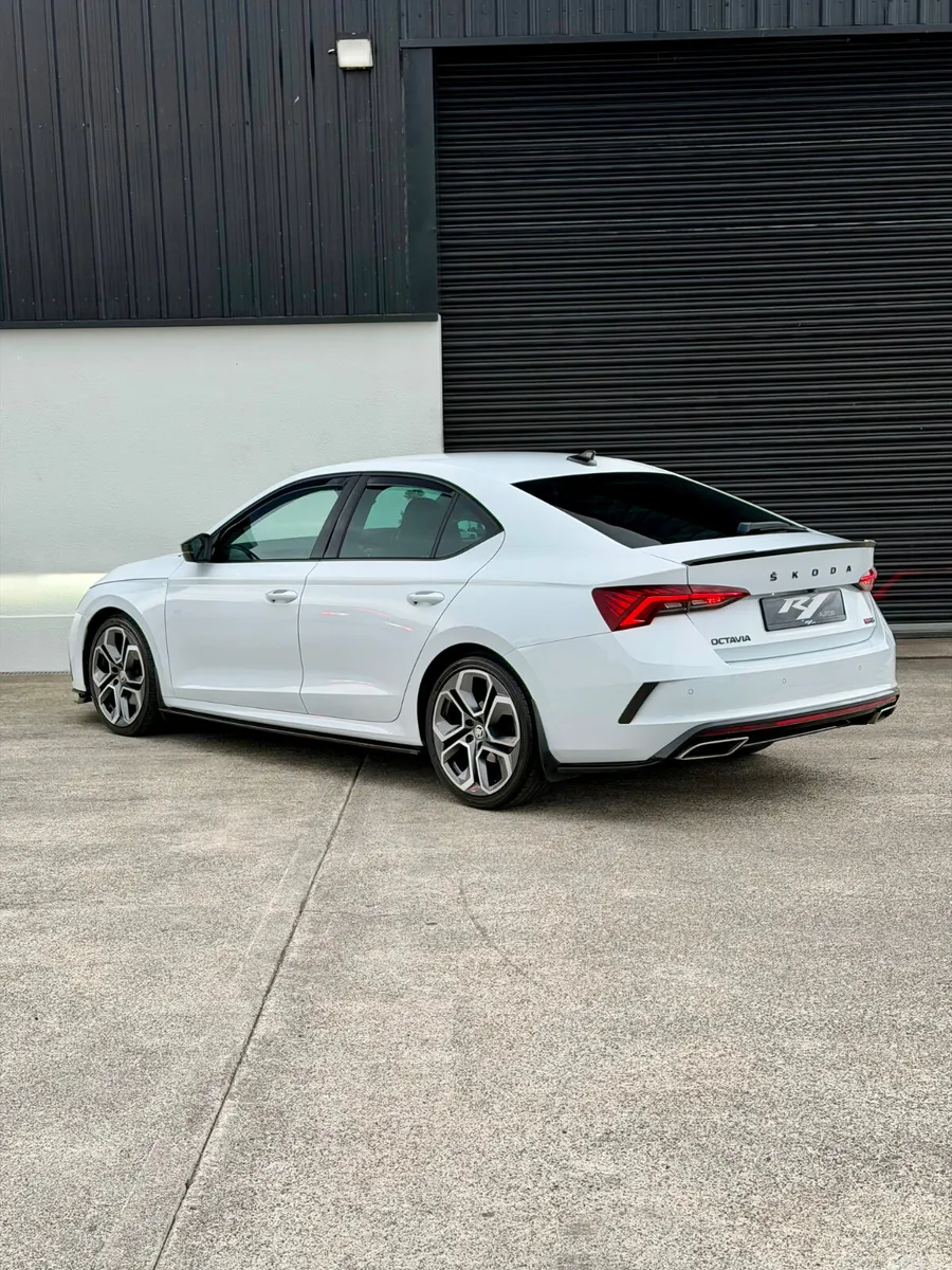 Skoda Octavia Saloon, Diesel, 2022, White