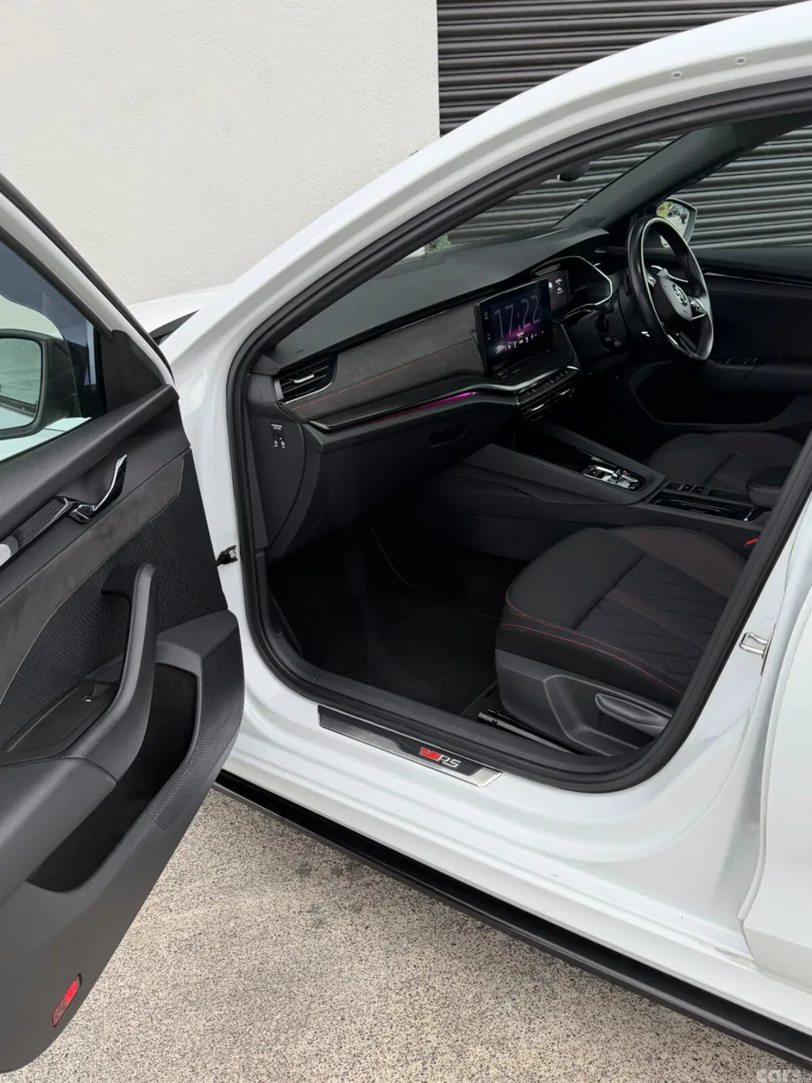 Skoda Octavia Saloon, Diesel, 2022, White