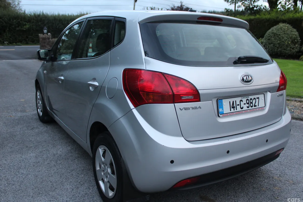 Kia Venga MPV, Diesel, 2014, Silver