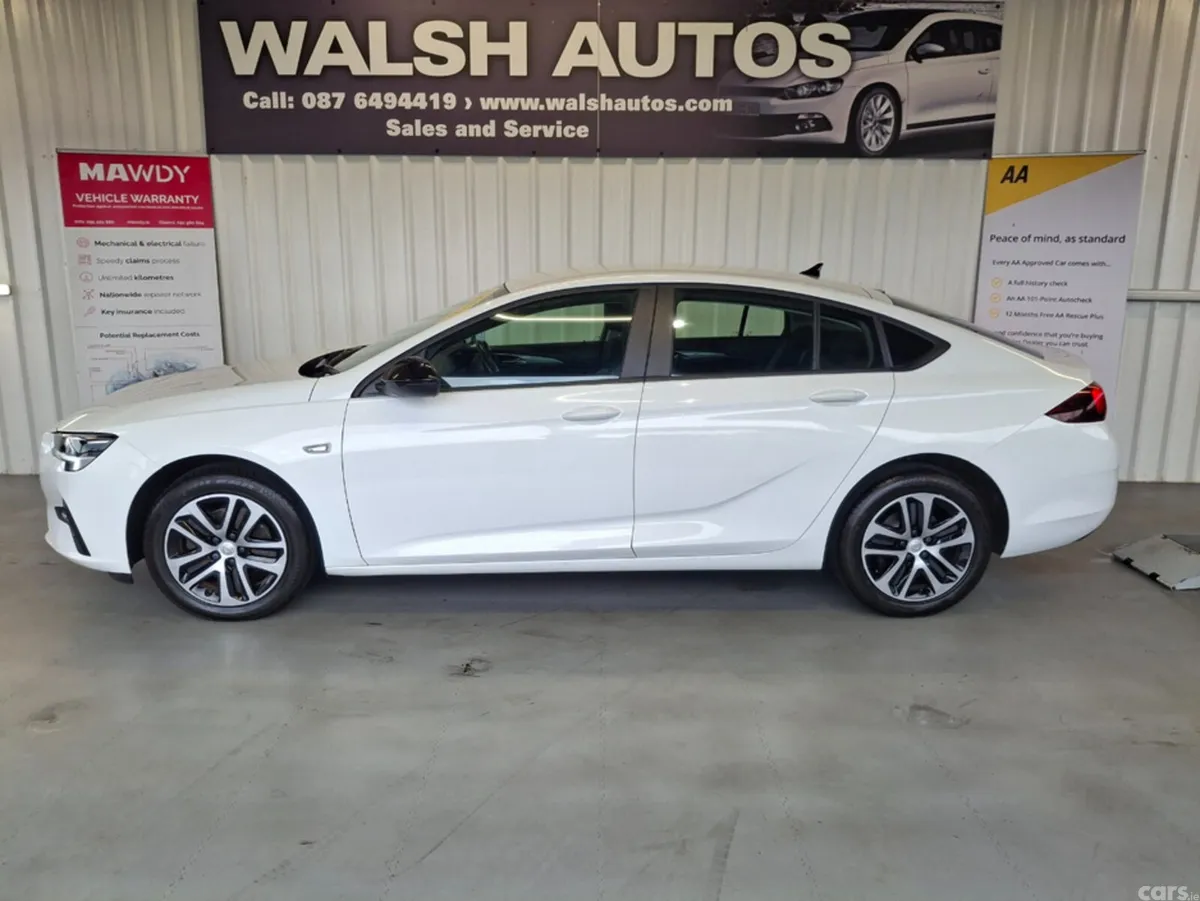 Opel Insignia Hatchback, Diesel, 2021, White