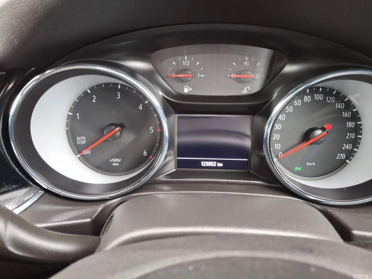 Opel Insignia Hatchback, Diesel, 2021, White