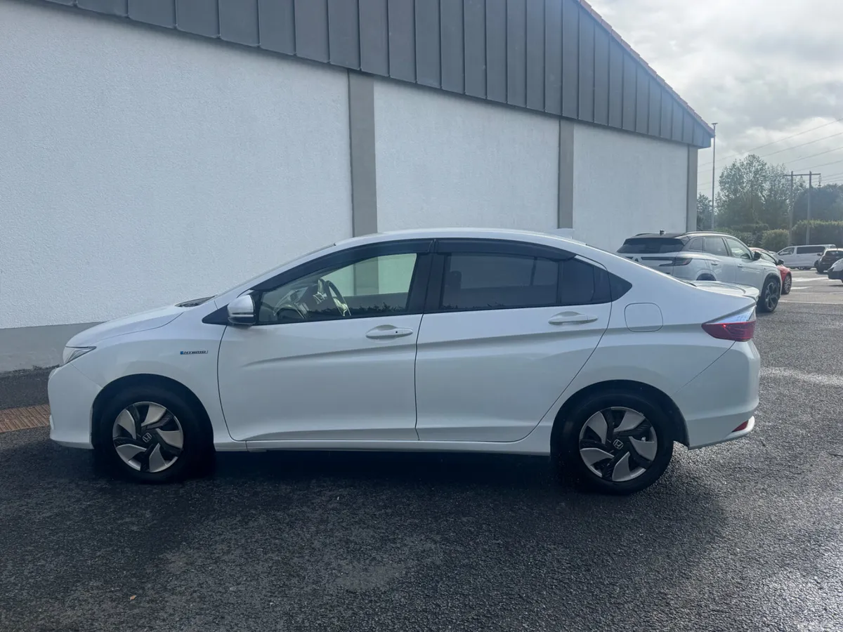 Honda Grace Saloon, Petrol Hybrid, 2015, White