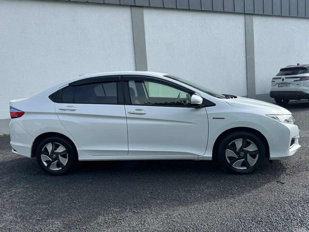 Honda Grace Saloon, Petrol Hybrid, 2015, White