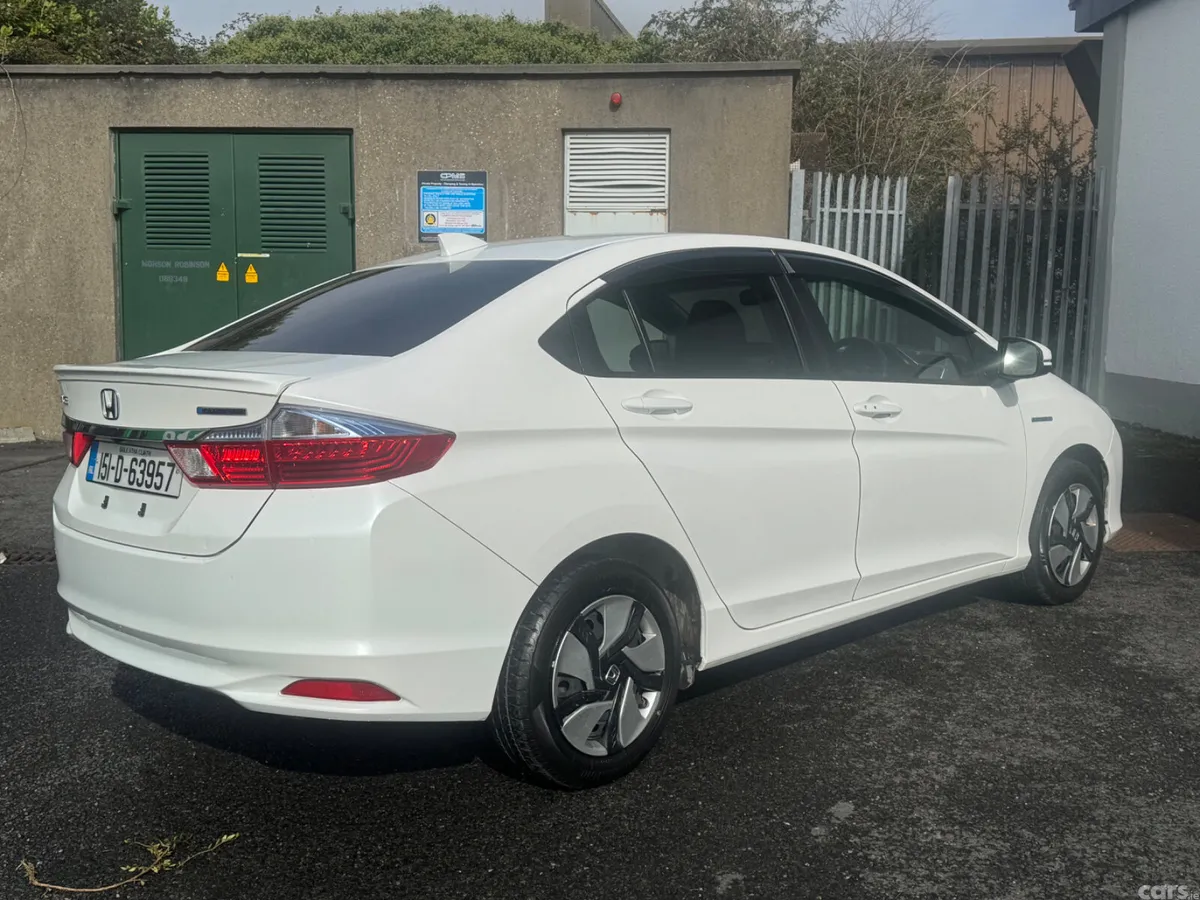 Honda Grace Saloon, Petrol Hybrid, 2015, White