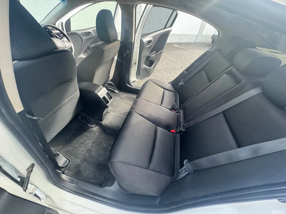 Honda Grace Saloon, Petrol Hybrid, 2015, White