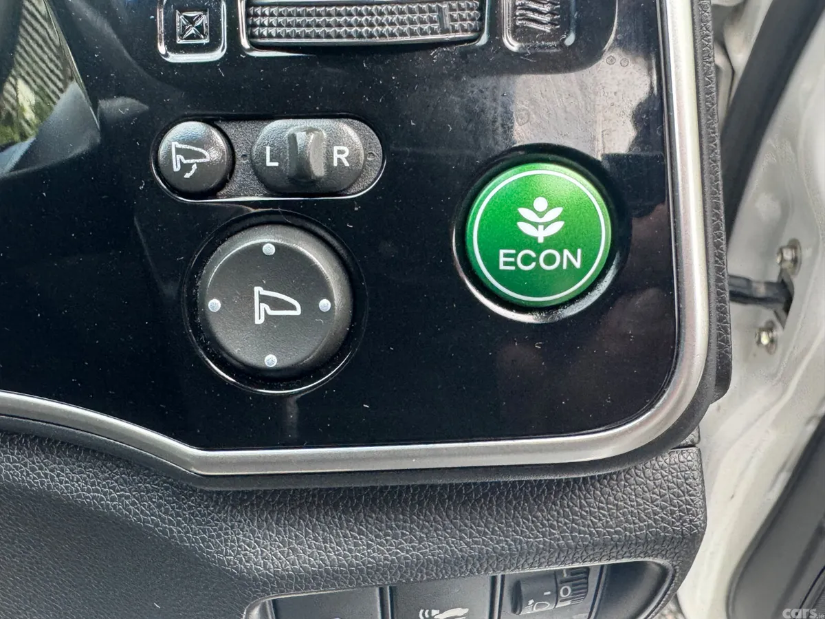 Honda Grace Saloon, Petrol Hybrid, 2015, White