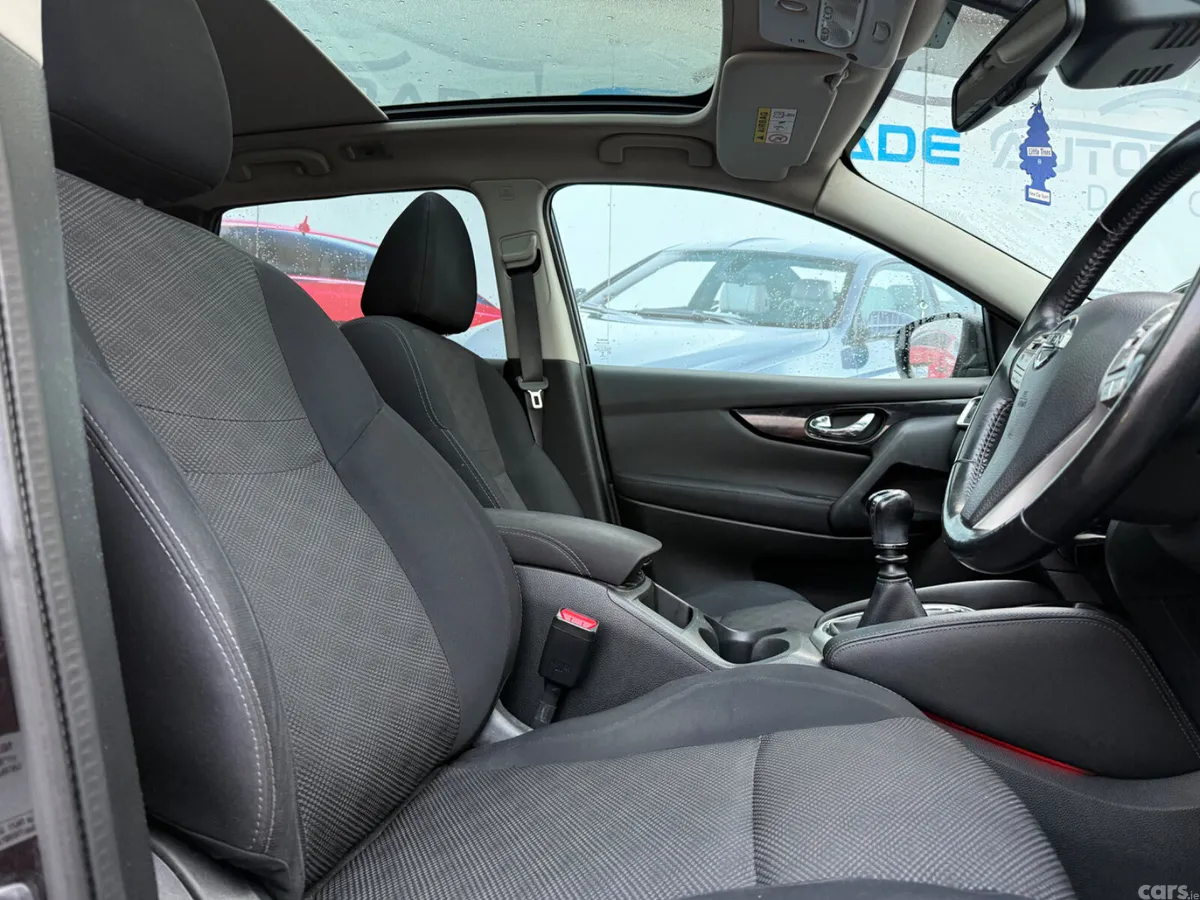 Nissan Qashqai Hatchback, Diesel, 2016, Black