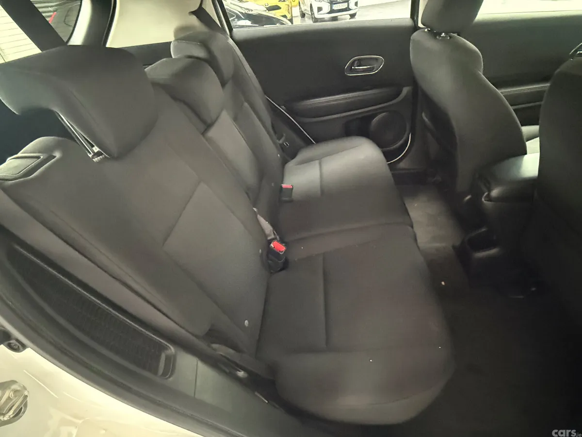 Honda Vezel Estate, Petrol Hybrid, 2015, White