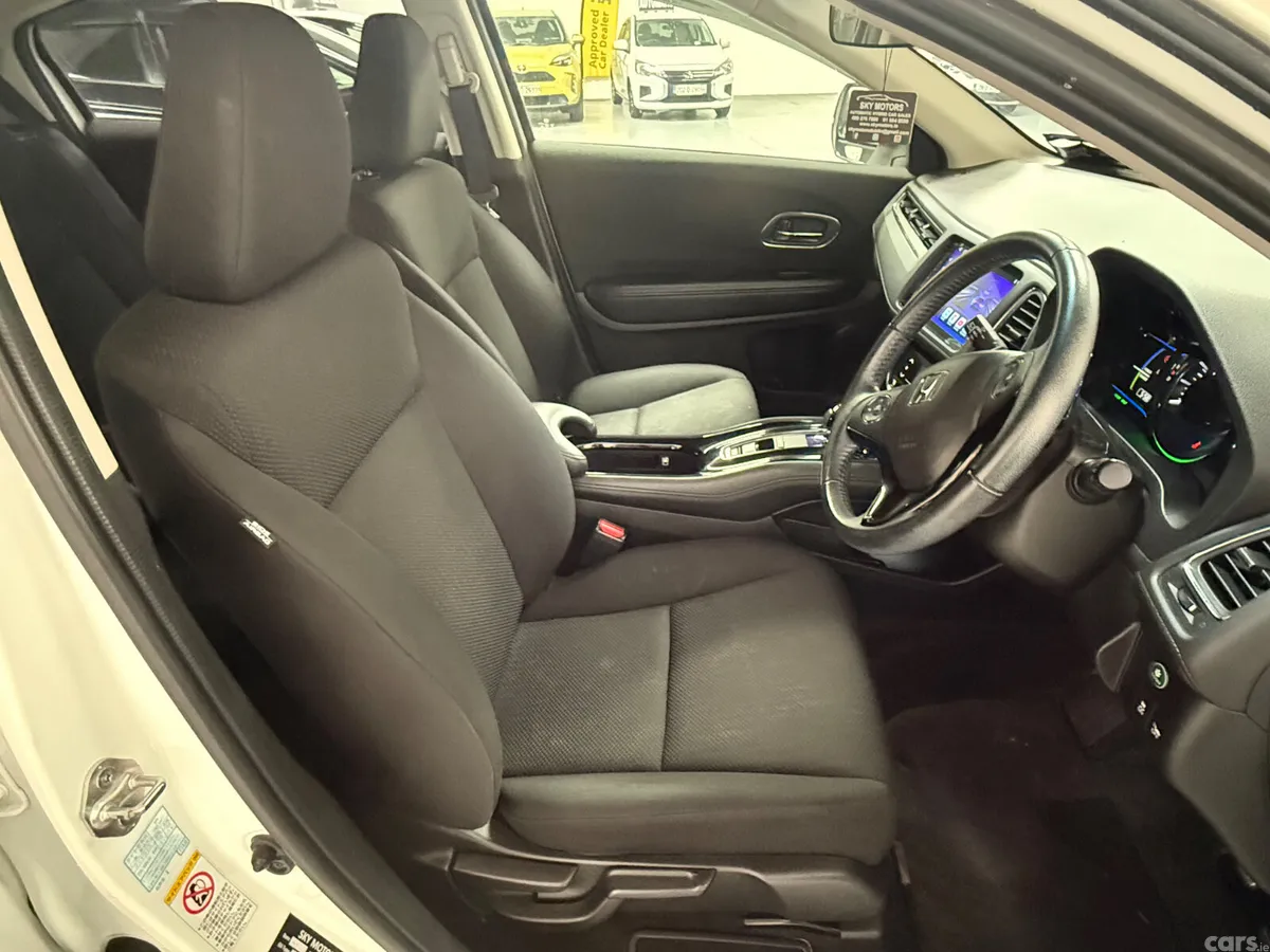 Honda Vezel Estate, Petrol Hybrid, 2015, White