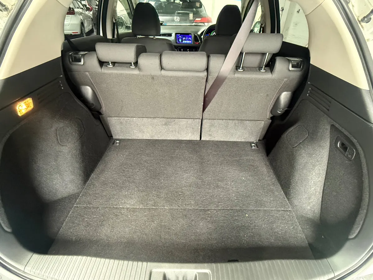 Honda Vezel Estate, Petrol Hybrid, 2015, White