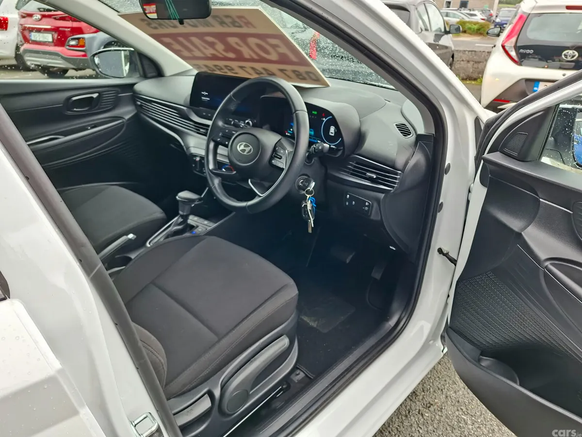 Hyundai i20 Hatchback, Petrol, 2025, White
