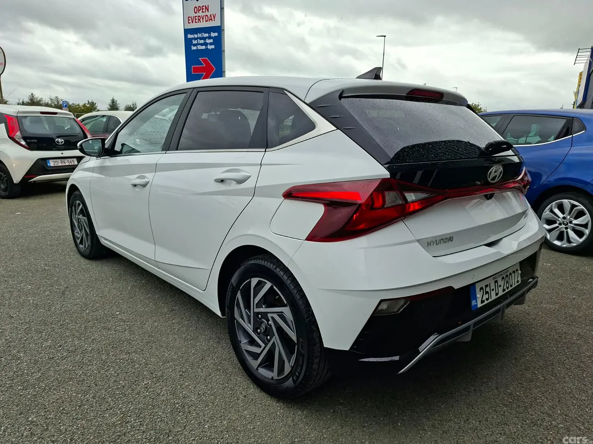 Hyundai i20 Hatchback, Petrol, 2025, White