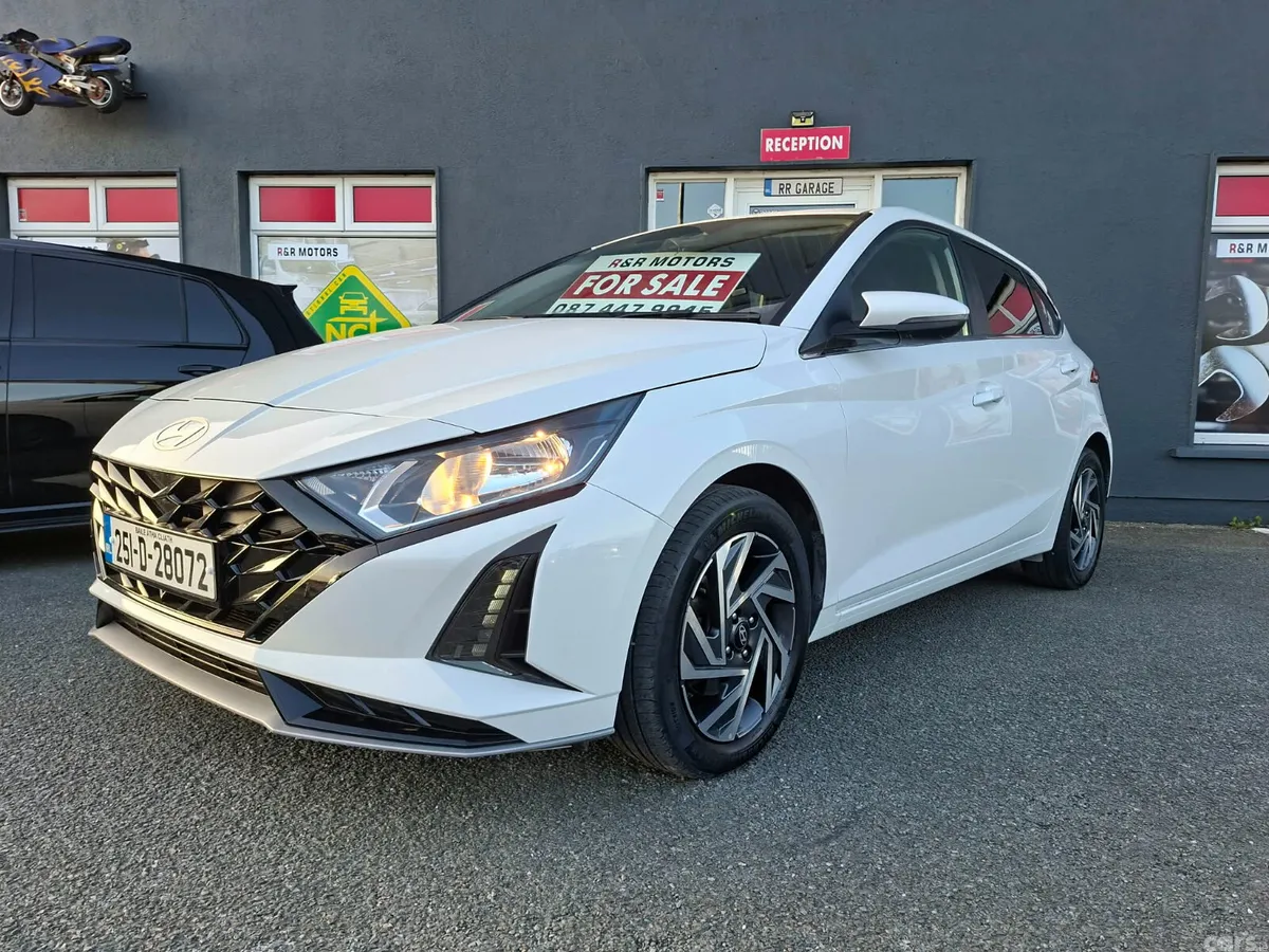 Hyundai i20 Hatchback, Petrol, 2025, White