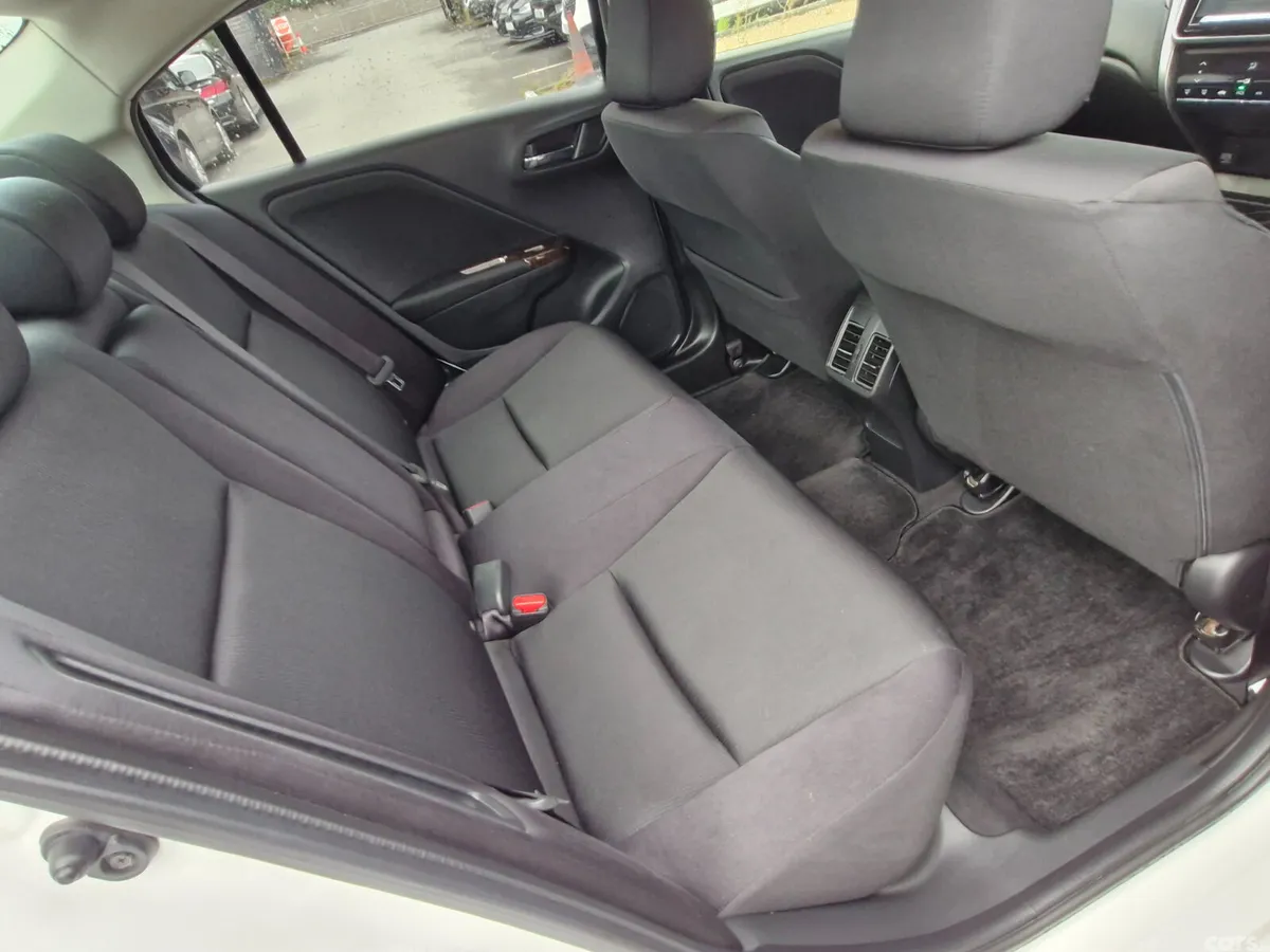 Honda Grace Saloon, Petrol Hybrid, 2015, White