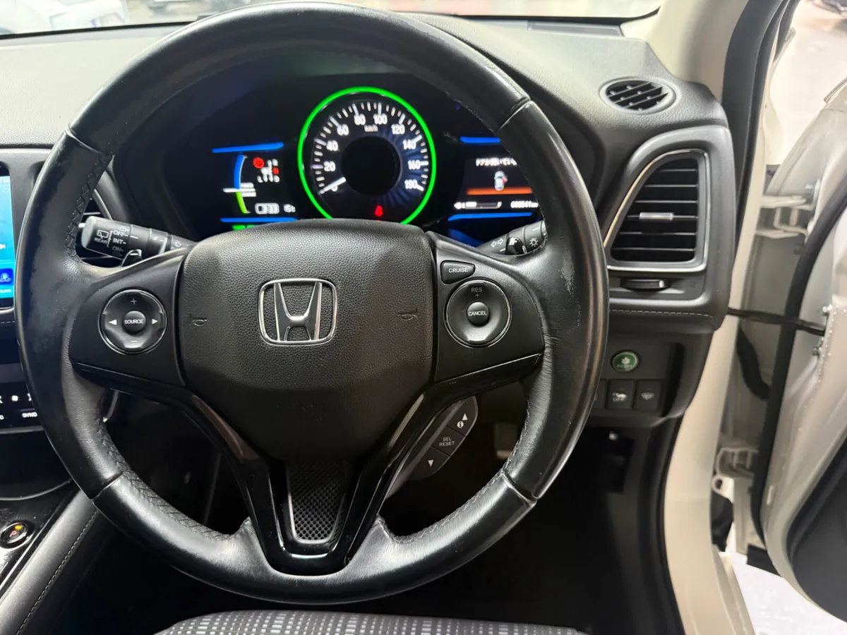 Honda Vezel Estate, Petrol Hybrid, 2016, White