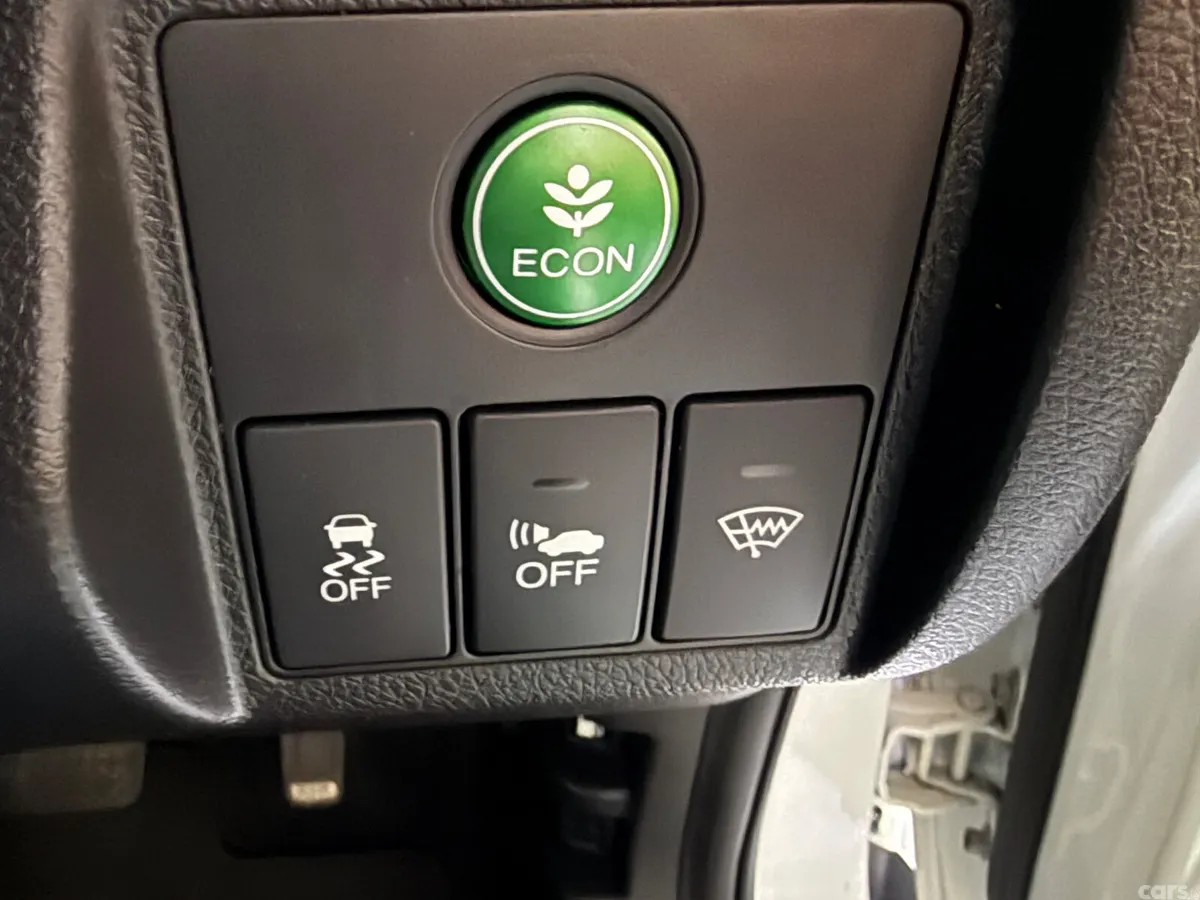Honda Vezel Estate, Petrol Hybrid, 2016, White