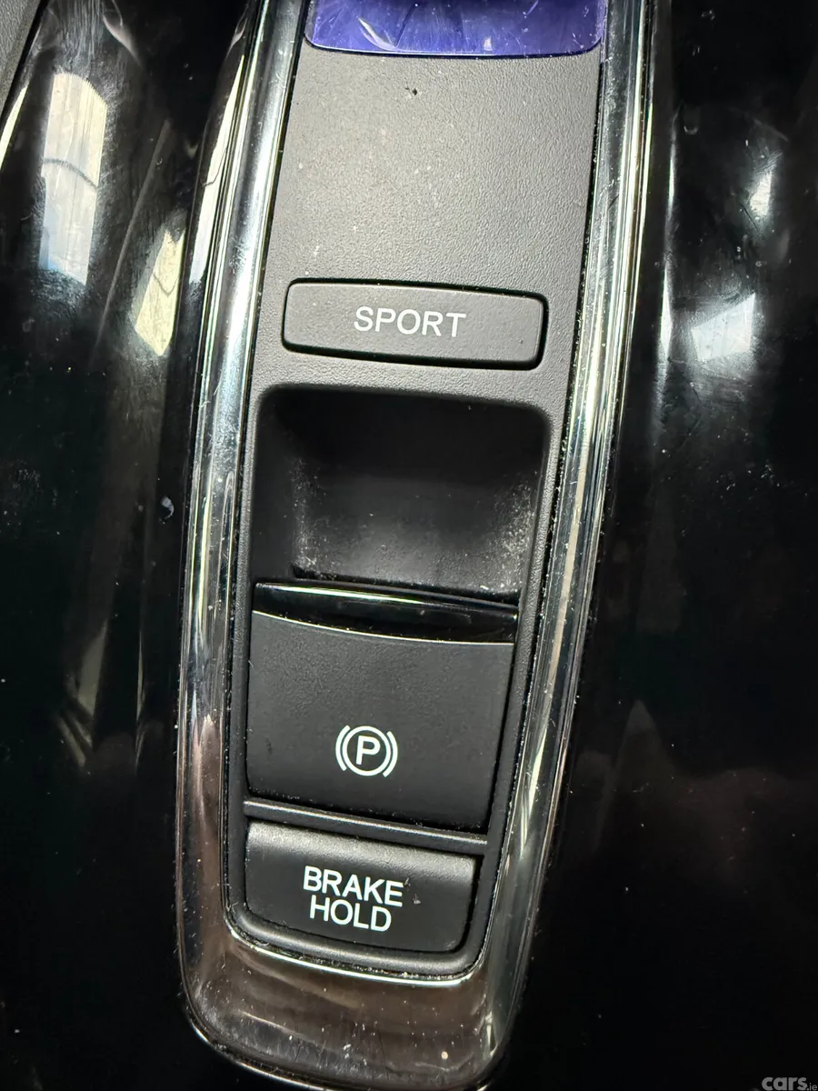 Honda Vezel Estate, Petrol Hybrid, 2016, White