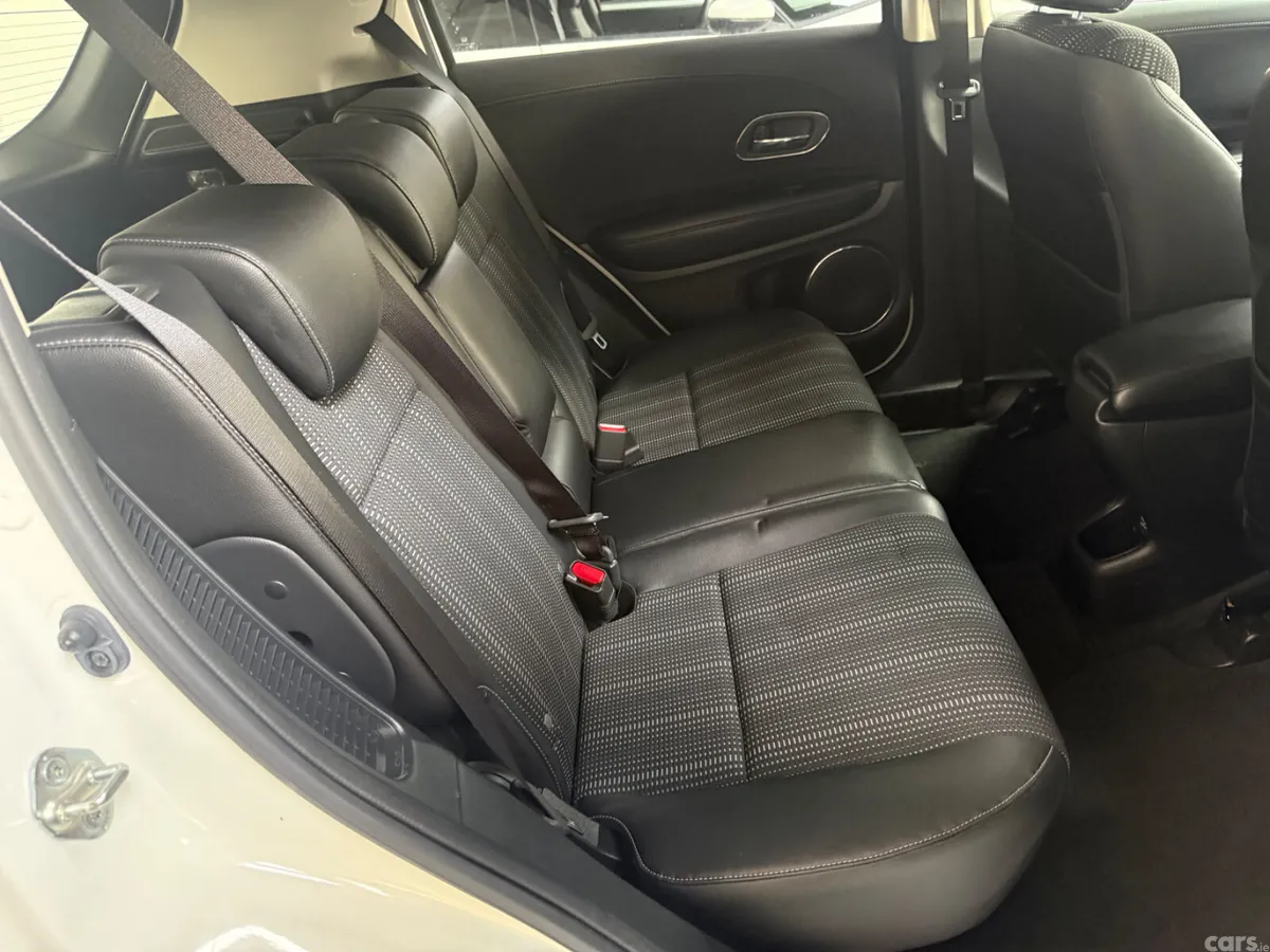 Honda Vezel Estate, Petrol Hybrid, 2016, White