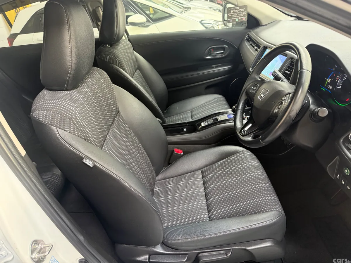 Honda Vezel Estate, Petrol Hybrid, 2016, White