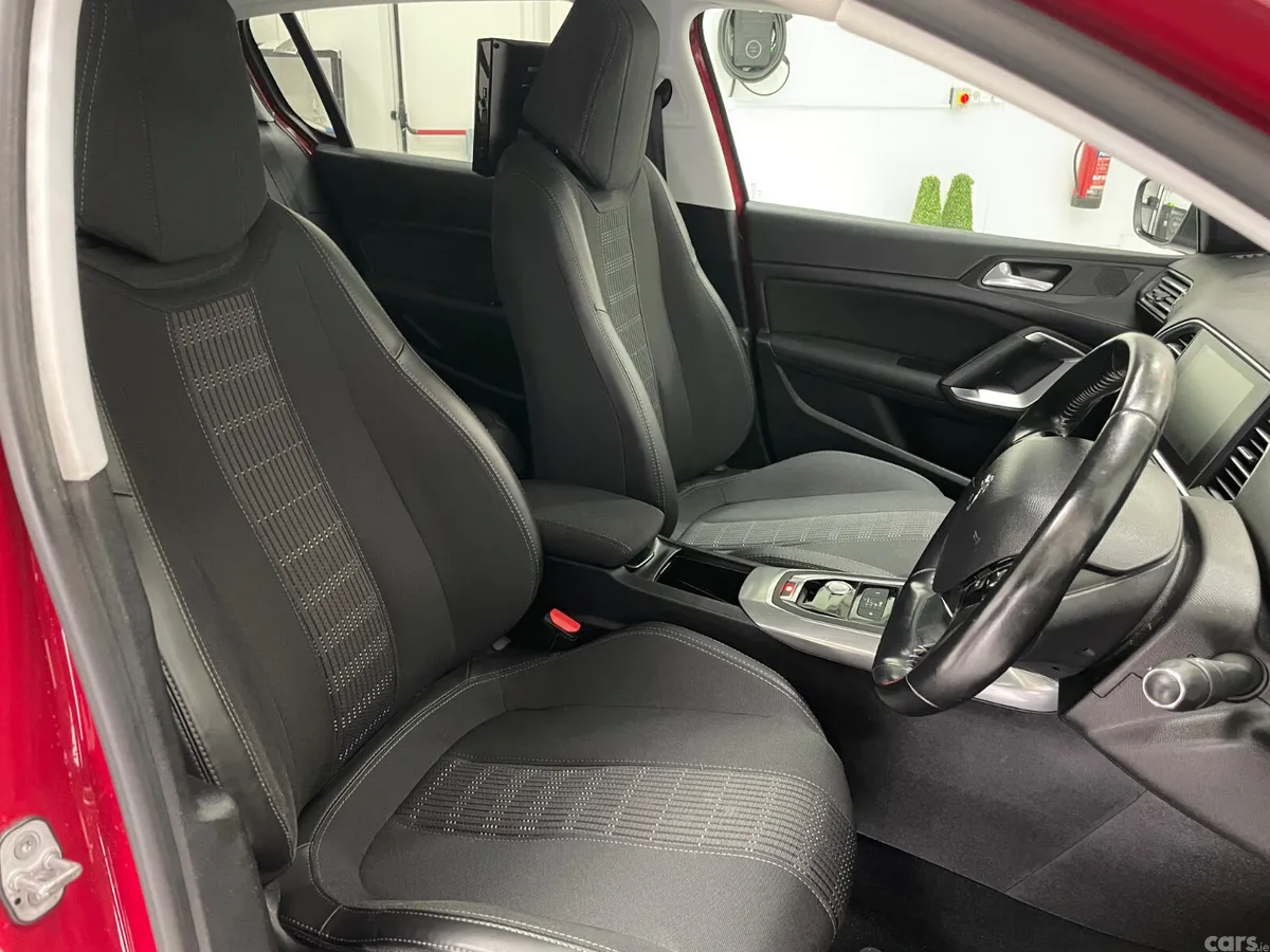 Peugeot 308 Hatchback, Diesel, 2018, Red