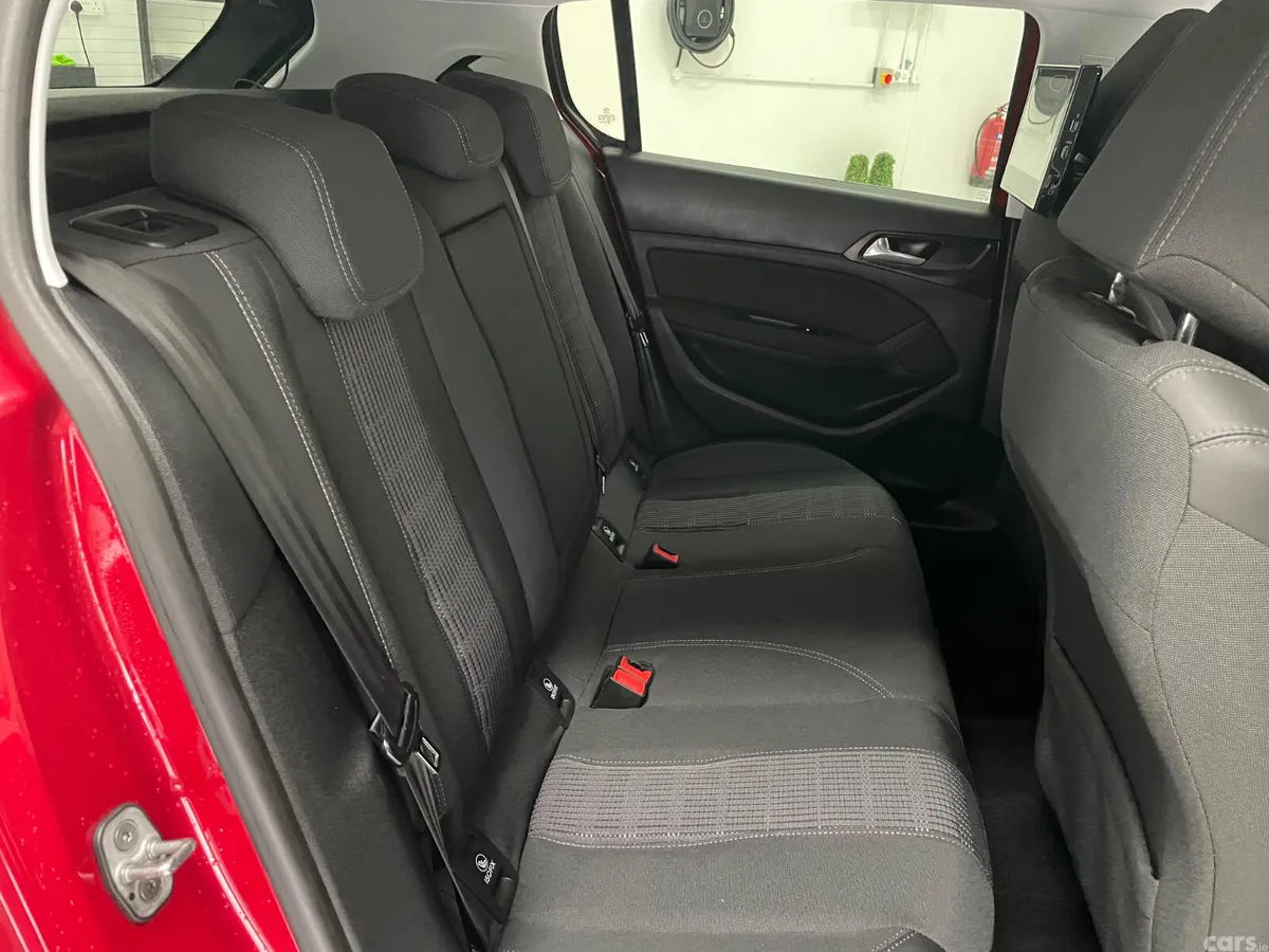 Peugeot 308 Hatchback, Diesel, 2018, Red