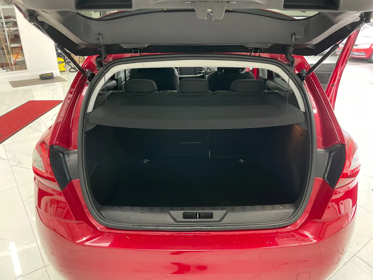 Peugeot 308 Hatchback, Diesel, 2018, Red