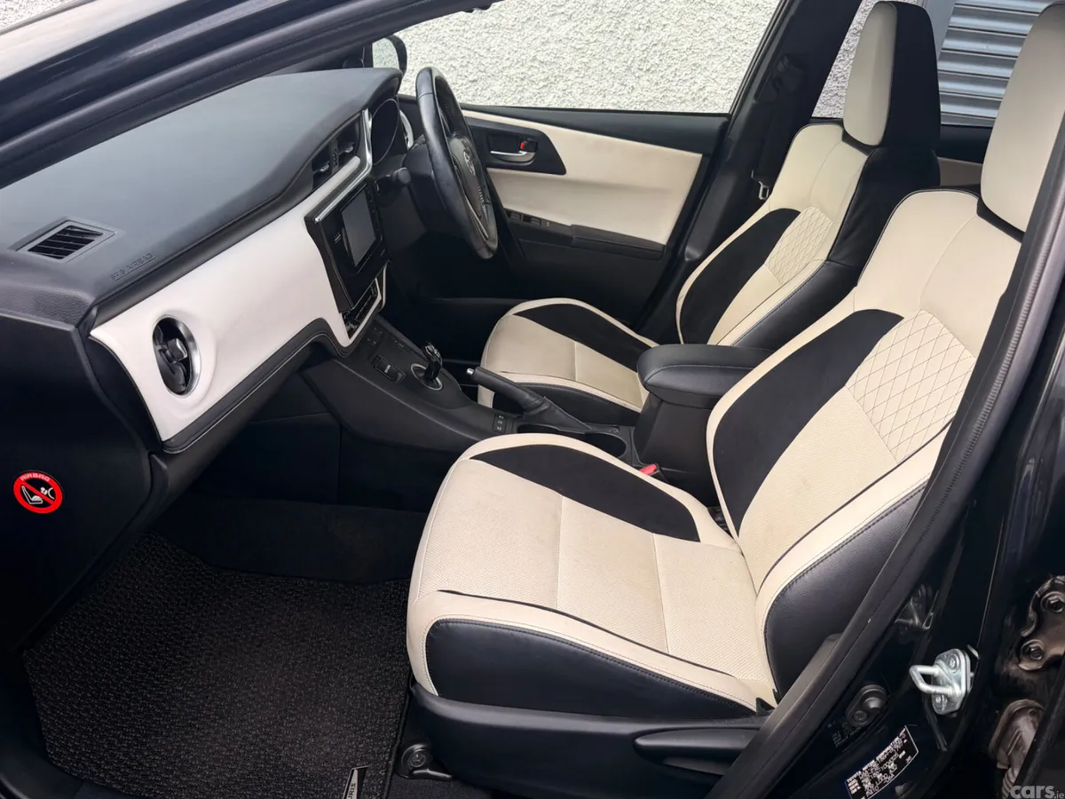 Toyota Auris Hatchback, Petrol Hybrid, 2016, Black