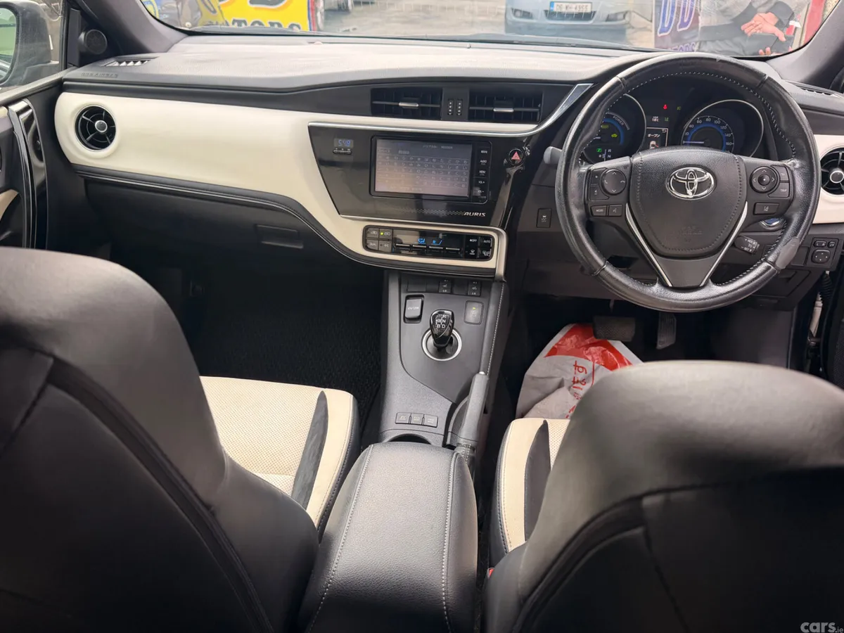 Toyota Auris Hatchback, Petrol Hybrid, 2016, Black