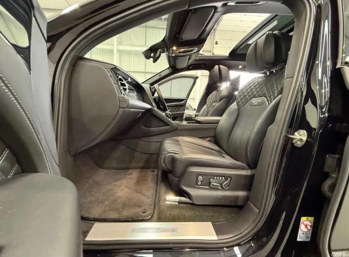 Bentley Bentayga SUV, Petrol Hybrid, 2022, Black
