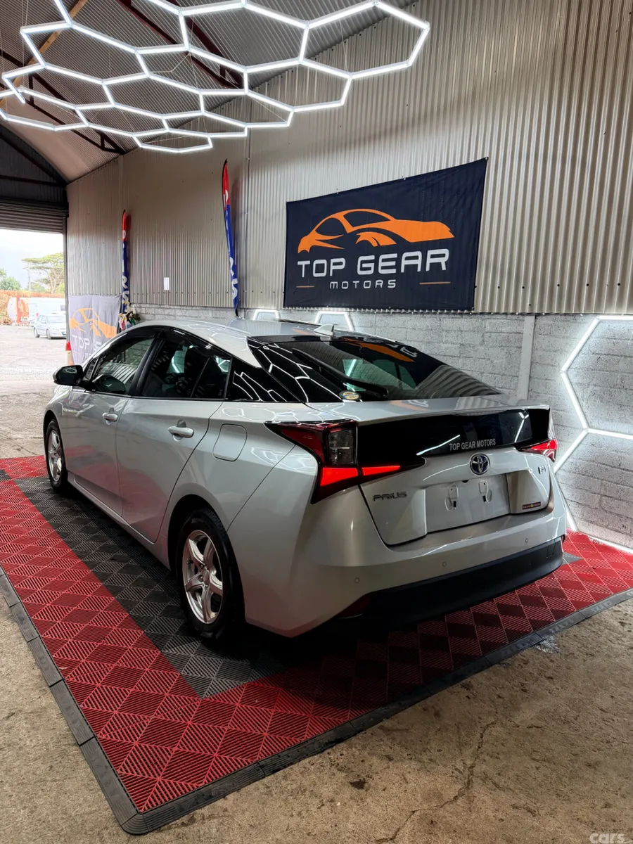 Toyota Prius Saloon, Petrol Hybrid, 2021, Silver