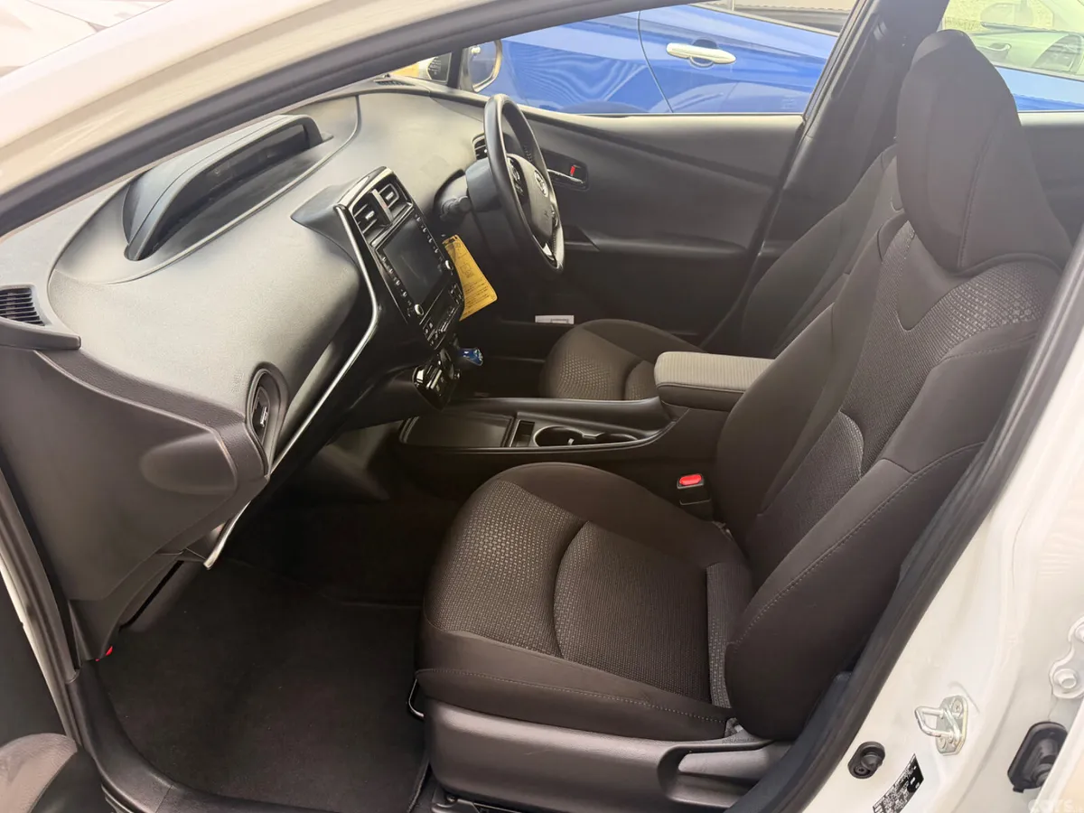 Toyota Prius Hatchback, Petrol Hybrid, 2022, White