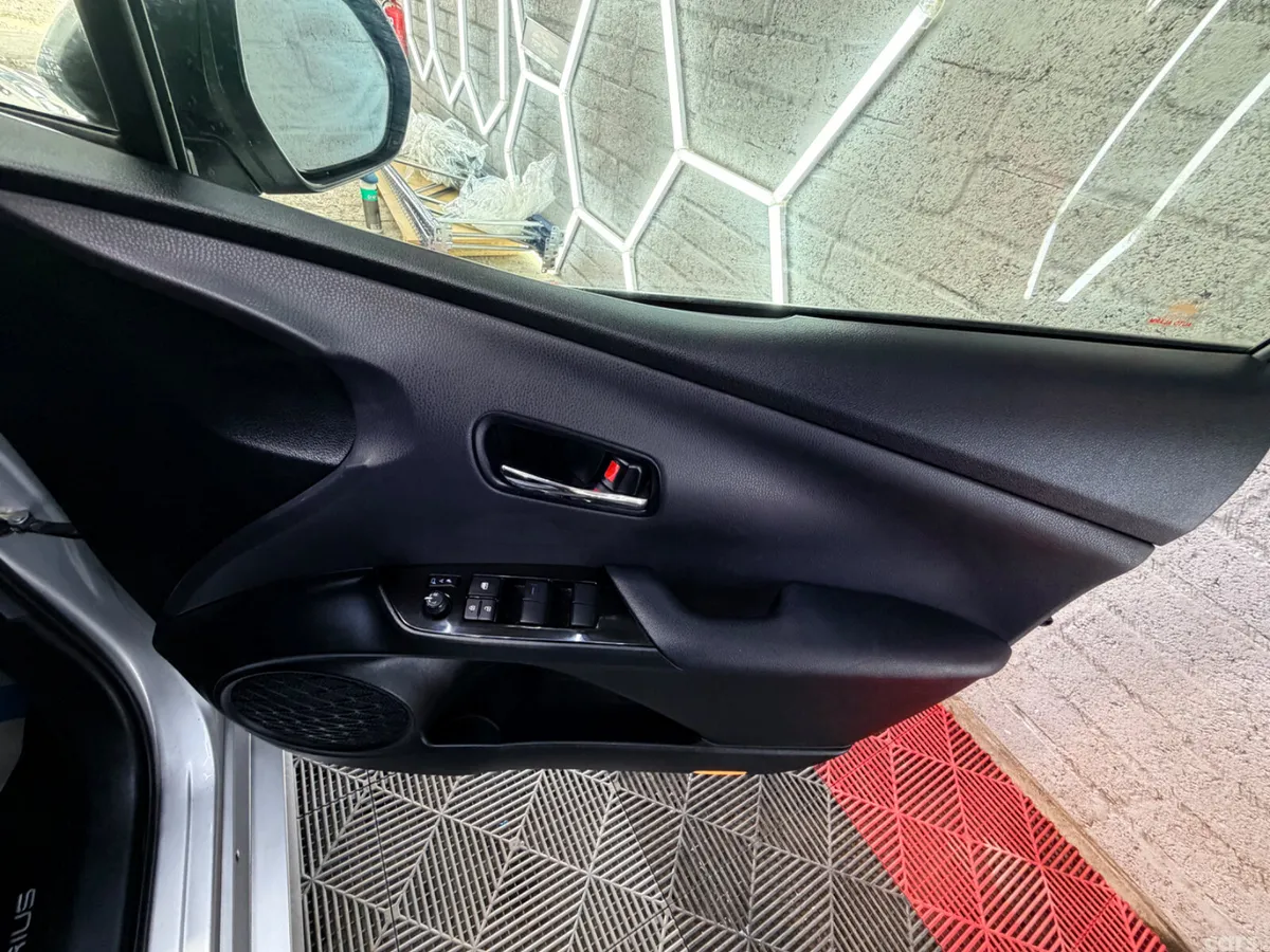 Toyota Prius Saloon, Petrol Hybrid, 2021, Silver
