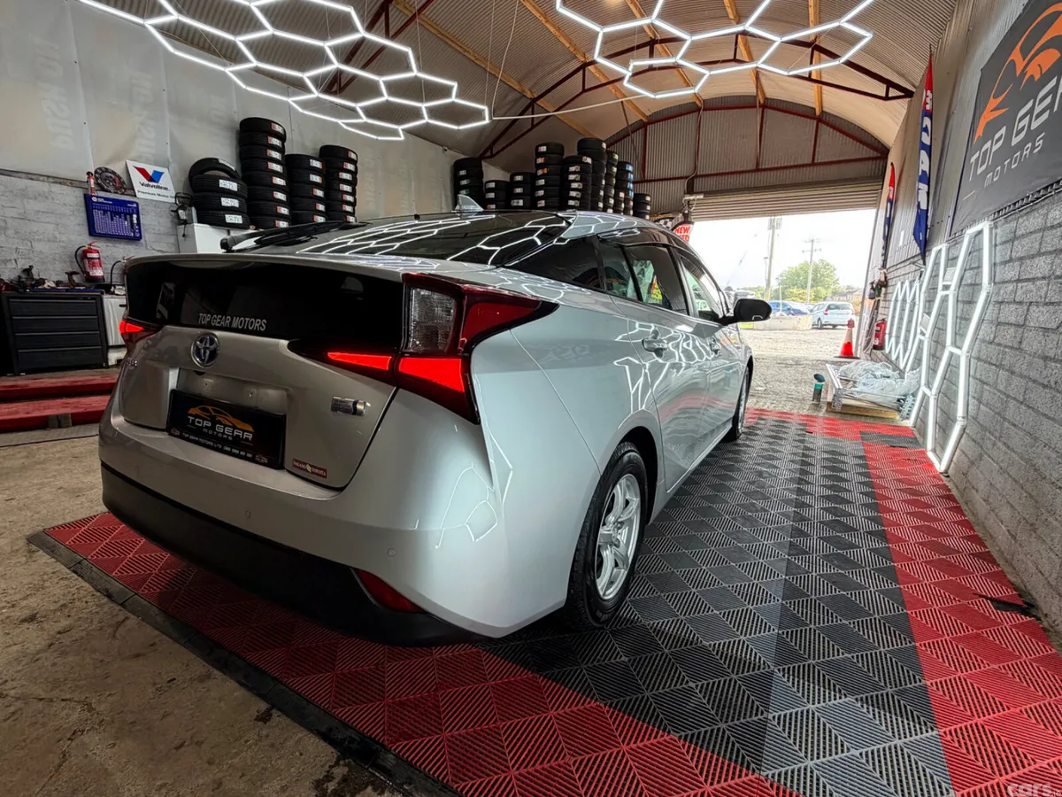Toyota Prius Saloon, Petrol Hybrid, 2021, Silver